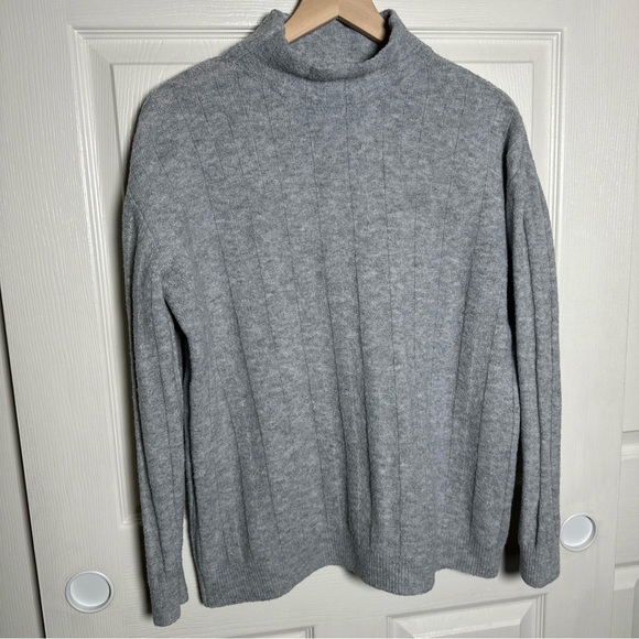 Elie Tahari Womens Large Gray Mock Turtleneck Sweater Normcore Minimalist Wool - Picture 5 of 11